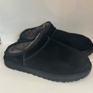 UGG Women’s 8 Classic Slippers Black Cozy Indoor/Outdoor Shoes